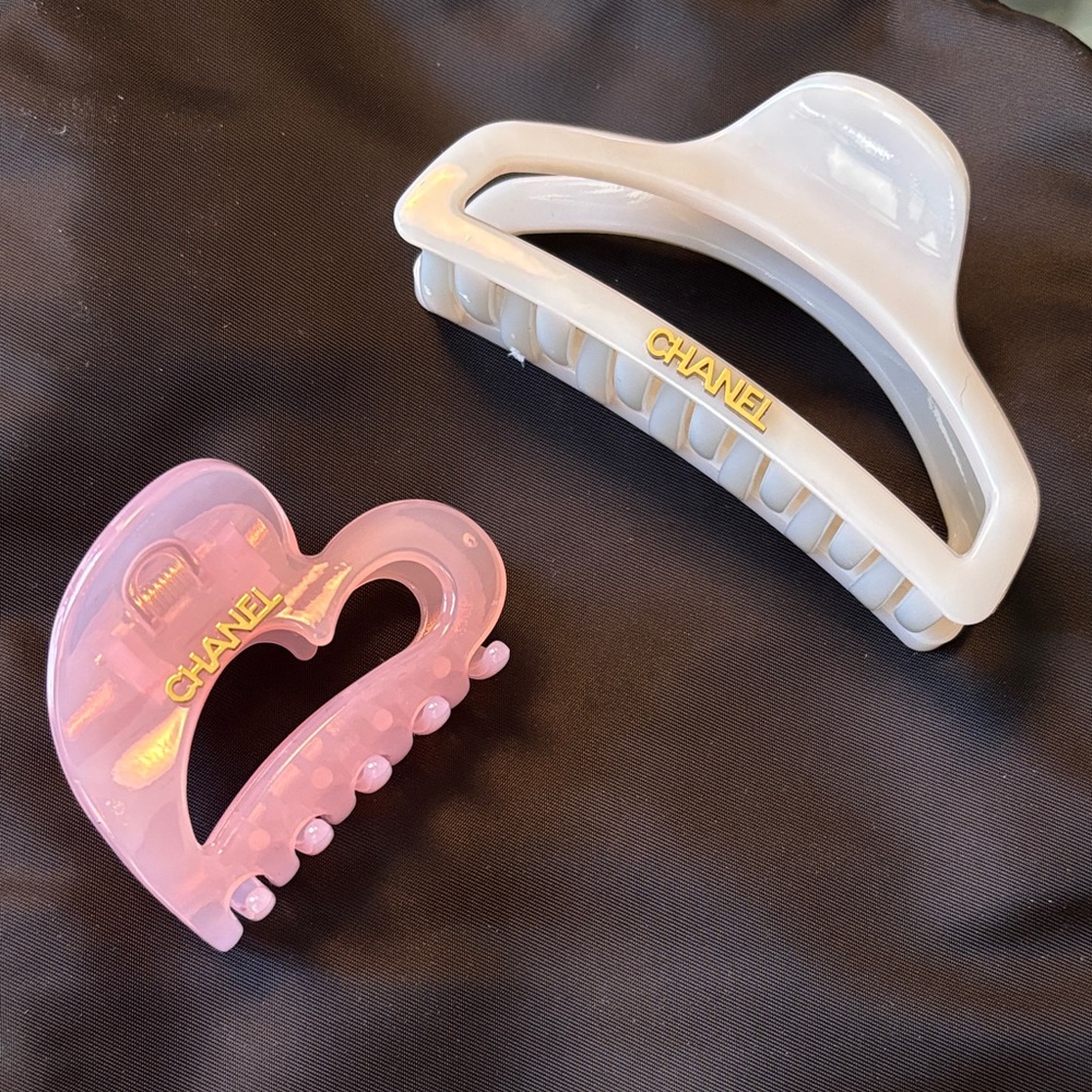 CHANEL Pink and Cream Cosmetic GWP Hair Clips
